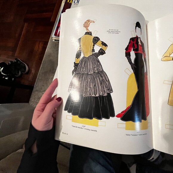 Balenciaga Fashion Review Paper Dolls by Tom Tierney (2000‎ Dover Publications) - Picture 4 of 10